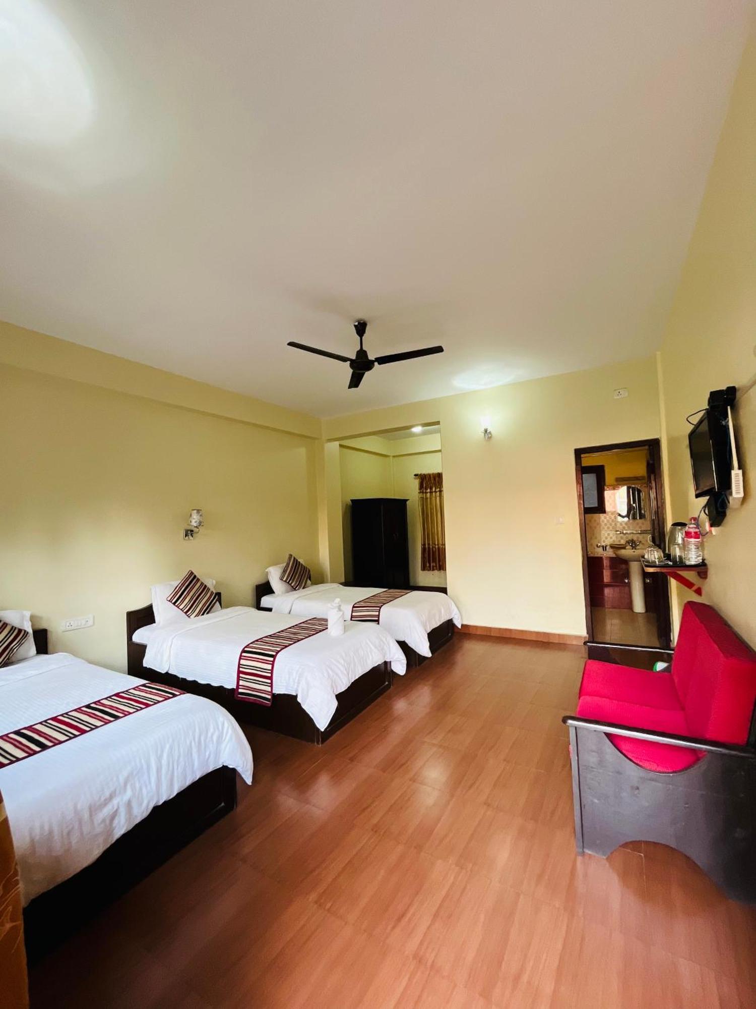 Butterfly alojamiento Pokhara Exterior foto